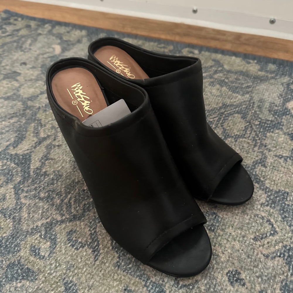 NWT Mossimo Black Slip-On Heels Size 8
